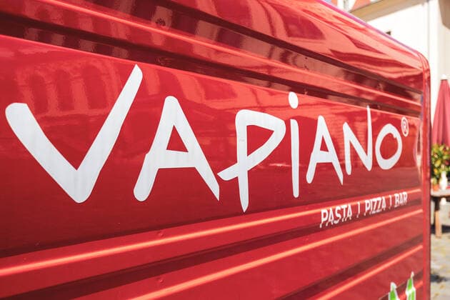 Das Restaurant Vapiano im Dinglingerhaus am Neumarkt in der Innenstadt von Dresden *** The Restaurant Vapiano in the Dinglingerhaus on Neumarkt in the city centre of Dresden