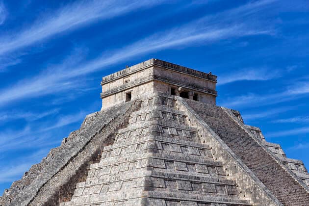 Mayan pyramid of Kukulcan against blue sky at Chichen Itza, Mexico DSGF02008