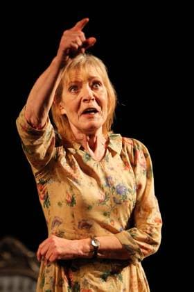 94 Theater: ROSMERSHOLM, MARGIT CARSTENSEN (Madam Helseth, Haushaelterin auf Rosmersholm) in der Volksbuehne in Berlin am 15.09.2011, Premiere am 16.09.2011, Theaterstueck von Henrik Ibsen, Regie Leander Haussmann, Buehne Uli Hanisch, Kostueme Doris Haussmann, Dramaturgie Carola Cohen Friedlaender, Licht Thorsten Koenig. Nach achtjaehriger Theaterabstinenz inszeniert Leander Haussmann Henrik Ibsens Rosmersholm - einen Krimi voller Suspense, an dessen Ende drei Tote zu beklagen sind. Ein Ehedrama, in dem genuesslich Schicht für Schicht die schadhaften Reste einer merkwuerdigen Menage a trois freigelegt werden. Eine Politsatire, in der sich Fanatiker, Visionaere, Traeumer und Realisten voller Lust befehden. Berlin Deutschland, Germany * Copyright: xPOP-EYE sinisseyx 00258667_00258667