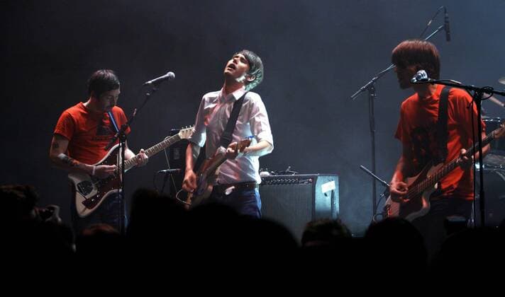 8 Konzert: Tocotronic , Rick McPhail (Keyboard, Gitarre), Sänger Dirk von Lowtzow (Gesang, Gitarre), Jan Müller (Bass), in der Berliner Volksbühne am Rosa-Luxemburg-Platz, Rock, Indierock, Indie, Hamburger Schule, Musik Berlin Deutschland, Germany *** 8 Concert Tocotronic , Rick McPhail Keyboard, Guitar , Singer Dirk von Lowtzow Vocals, Guitar , Jan Müller Bass , at the Berliner Volksbühne am Rosa Luxemburg Platz, Rock, Indierock, Indie, Hamburger Schule, Music Berlin Germany, Germany Copyright: xBRIGANI-ART Bartillax 00131777_00131777