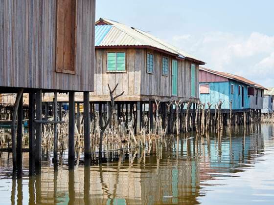 Benin, Atlantique Department, Ganvie, Stilt houses on shore of Lake Nokoue VEGF02144
