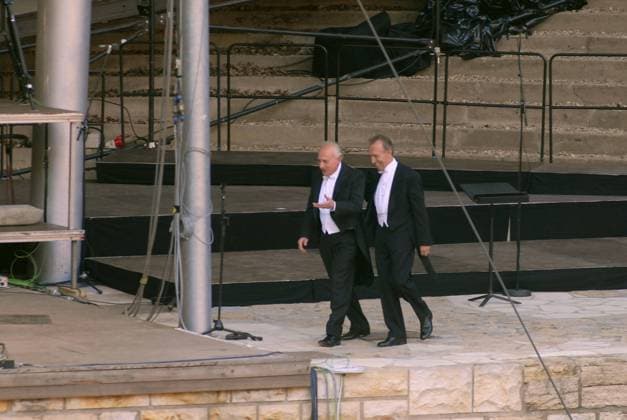 1 1 Konzert: Berliner Philharmoniker unter Claudio Abbado, & Maurizio Pollini, (Pianist), in der Berliner Waldbühne, Zuschauer, Fans Publikum, Klassik, Oper, Musik, Berlin Deutschland, Germany *** 1 1 concert Berlin Philharmonic under Claudio Abbado, Maurizio Pollini, pianist, in the Berlin Waldbühne, spectators, fans, audience, classical music, opera, music, Berlin Germany, Germany Copyright: xBRIGANI-ART HEINRICHx 00158901_00158901