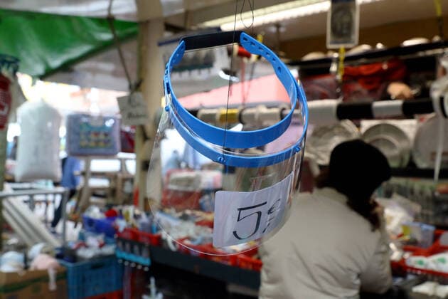 plastic face mask for protection against the coronavirus coronary crisis breathing mask mask mask obligation COVID 19 SARS CoV 2 corona crisis corona pandemic virus viruses corona restrictions fear of the cor