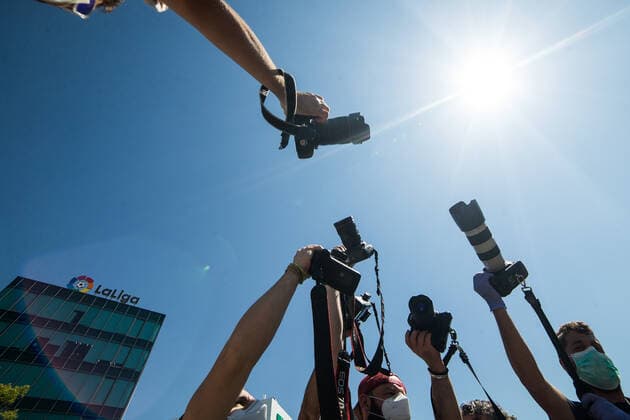 May 28, 2020, Madrid, MADRID, SPAIN: Sports graphic informants demonstrate before LA LIGA headquarters to ask for their right to information during the Covid-19 Pandemic. 27 May, 2020 in Madrid, Spain Madrid SPAIN - ZUMAa181 20200528_zaa_a181_007 Copyright: xJoaquinxCorcherox