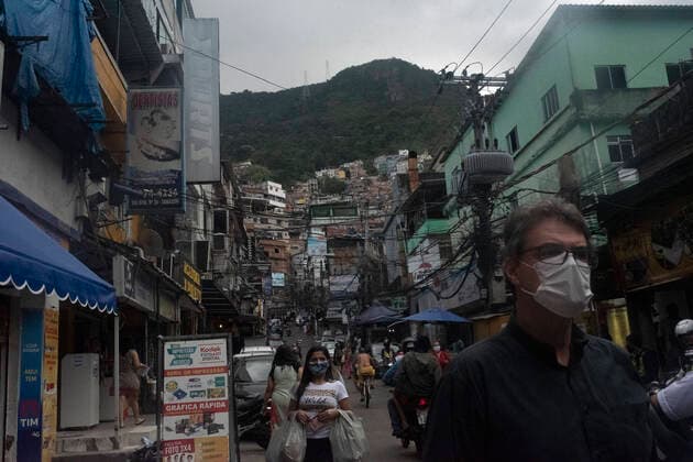 May 27, 2020, Rio De Janeiro, Rio de Janeiro, Brazil: May 28 - Rocinha favela residents ignore the social isolation decreed by the state government and walk the streets of the favela, in the city there are 4,605 deaths and 42,398 confirmed cases in Covid-19..There were 244 deaths and 2,374 confirmed cases in the last 24 hours. There are still 1,193 deaths under investigation.., .., .., ...., .., ..,.., ...., ...., .., .., ..,.. May 28, 2020. Rio De Janeiro Brazil - ZUMAt142 20200527_zap_t142_013 Copyright: xFabioxTeixeirax
