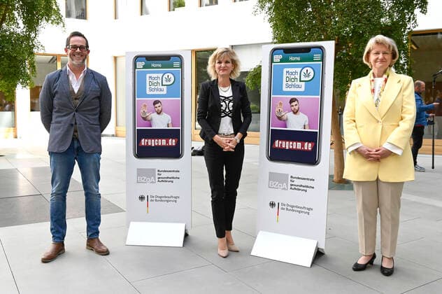 Bilder des Jahres 2020, News 05 Mai News Themen der Woche KW22 News Bilder des Tages Kay Lübbers, Daniela Ludwig und Heidrun Thaiss bei einer Pressekonferenz zum Cannabis-Concept-Contest 2020 und der Vorstellung der neuen Cannabispräventionsmaßnahmen via Social Media im Haus der Bundespressekonferenz. Berlin, 29.05.2020 *** Kay Lübbers, Daniela Ludwig and Heidrun Thaiss at a press conference on the Cannabis Concept Contest 2020 and the presentation of the new cannabis prevention measures via social media in the Haus der Bundespressekonferenz Berlin, 29 05 2020 Foto:xJ.xKrickx xFuturexImage