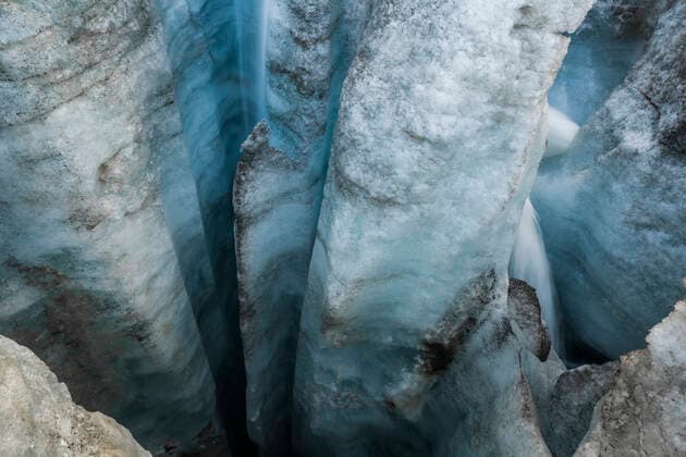 IMAGO Nature: Unsere Erde, Klimawandel, Gletscherschmelze Deep glacial moulin on Snowbird Glacier, Talkeetna Mountains, Alaska United States, Alaska, Palmer CR_ETWE200407E-310563-01