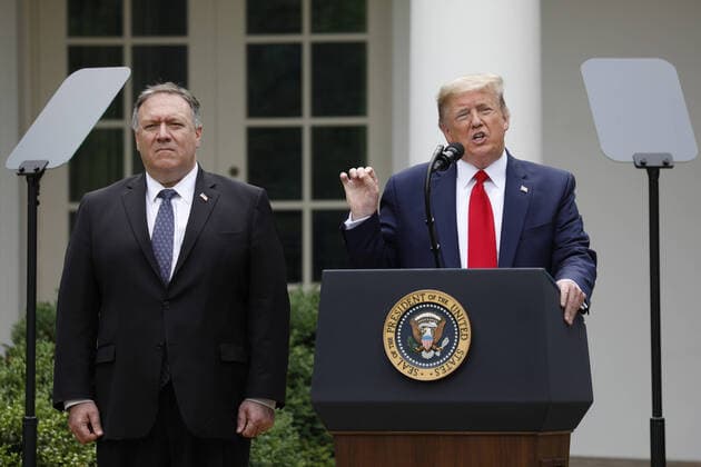 Bilder des Jahres 2020, News 05 Mai News Themen der Woche KW22 News Bilder des Tages U.S. President Donald Trump delivers remarks next to Secretary of State Mike Pompeo (L) in the Rose Garden of the White House in Washington, DC on Friday, May 29, 2020. Trump announced sanctions on China in regards to Hong Kong, and also terminated the United States relationship with the World Health Organization.  WAX20200529107 YurixGripas