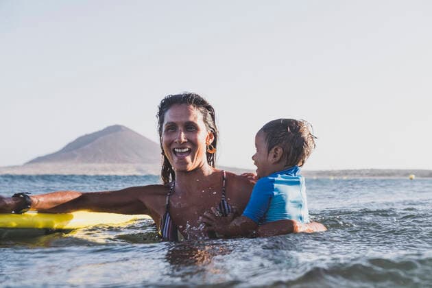 Smiley young mother and son playing at sea Santa Cruz de Tenerife, CN, Spain CR_SEVI200406D-197094-01,model released, Symbolfoto