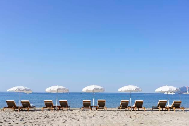 Bilder des Jahres 2020, News 05 Mai News Themen der Woche KW22 News Bilder des Tages Preparation a l ouverture des plages privees a Cannes NEWS : Deconfinement - Covid 19 Coronavirus en France - Preparation a l ouverture des plages privees - Cannes - 30 05 2020 NorbertScanella PanoramiC 