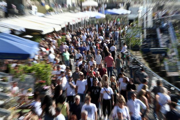 The beautiful spring weather with sunshine and warmth attracted many people to the banks of the Rhine and the restaurants of the Kasematten on the promenade along the Rhine in Düsseldorf, North Rhine-Westphalia, Germany