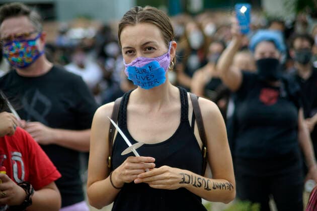 May 31, 2020, Albuquerque, New Mexico, USA: ALANA HOLLAND sports a Black Lives Matter sign over her mask during a rally to protest against Police Brutality in light of the recent killings of African- Americans. Albuquerque USA - ZUMAab1_ 20200531_zaf_ab1_011 Copyright: xAdolphexPierre-Louisx