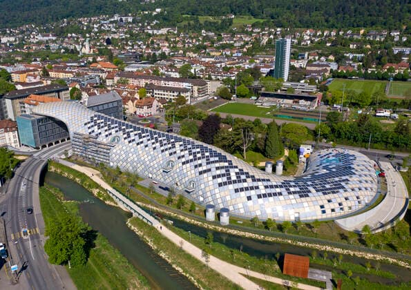 Architektur von Shigeru Ban Hauptsitz des Schweizer Uhrenherstellers Swatch Group, Architekt Shigeru Ban, Biel, Schweiz *** Headquarters of the Swiss watch manufacturer Swatch Group by the architect Shigeru Ban, Biel, Switzerland *** Headquarters of the Swiss watch manufacturer Swatch Group by the architect Shigeru Ban, Biel, Switzerland Headquarters of the Swiss watch manufacturer Swatch Group by the architect Shigeru Ban, Biel, Switzerland