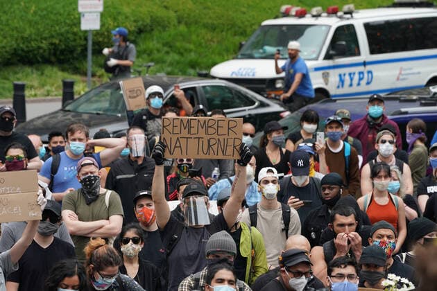 USA, Landesweite Proteste nach dem Tod von George Floyd - Demonstration in New York June 2, 2020, New York, NY, USA: Protesters demonstrate over the death of George Floyd by a Minneapolis police officer on June 2, 2020 in New York. New York USA - ZUMAb148 20200602_zap_b148_020 Copyright: xBryanxSmithx