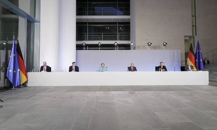 Bilder des Jahres 2020, News 06 Juni News Themen der Woche KW23 News Bilder des Tages Pressekonferenz zur Vorstellung des Konjunkturpaketes nach dem Koalitionsgipfel von SPD und CDU CSU. Ralf Brinkhaus, CDU CSU Fraktionsvorsitzender; der Ministerpraesident von Bayern, Markus Soeder, CSU; die Bundeskanzlerin Angela Merkel, CDU; der Bundesfinanzminister Olaf Scholz, SPD; Rolf Muetzenich, SPD-Fraktionsvorsitzender und Norbert Walter-Borjans, SPD-Parteivorsitzender. vl. Berlin 03.05.2020 Berlin Deutschland *** Press conference to present the economic stimulus package after the coalition summit of SPD and CDU CSU Ralf Brinkhaus, CDU CSU faction leader of the State Premiers of Bavaria Markus Soeder, CSU the Chancellor Angela Merkel, CDU the Federal Minister of Finance Olaf Scholz, SPD Rolf Muetzenich, SPD faction leader and No Copyright: xThomasxImo photothek.netx