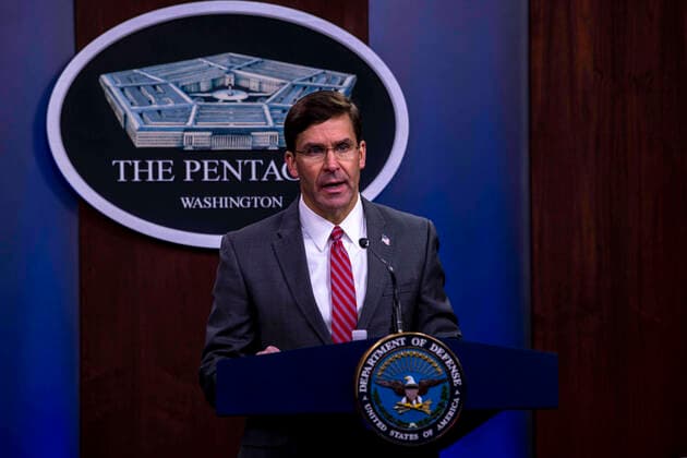 Bilder des Jahres 2020, News 06 Juni News Themen der Woche KW23 News Bilder des Tages June 3, 2020, Arlington, VA, United States of America: U.S. Defense Secretary Mark Esper, holds a news conference at the Pentagon to discuss the recent civil disturbances June 3, 2020 in Arlington, Virginia. Esper told reporters the killing of George Floyd as a horrible crime, and broke with the president in saying he is opposed to the invocation of a U.S. law that would allow the U.S. military to be used for domestic law enforcement. Arlington United States of America - ZUMAp138 20200603_zaa_p138_001 Copyright: xSsgt.xJackxSanders Dodx