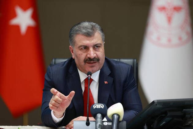 News Bilder des Tages (200603) -- ANKARA, June 3, 2020 -- Turkish Health Minister Fahrettin Koca speaks at a press conference in Ankara, Turkey, on June 3, 2020. Turkish health minister on Wednesday said Turkey does not expect a second wave of the COVID-19 outbreak as long as the citizens take precautions. Turkey s total COVID-19 cases climbed to 166,422, with 867 new patients in the past 24 hours, he said. (Photo by Xinhua) TURKEY-ANKARA-COVID-19-HEALTH MINISTER MustafaxKaya 