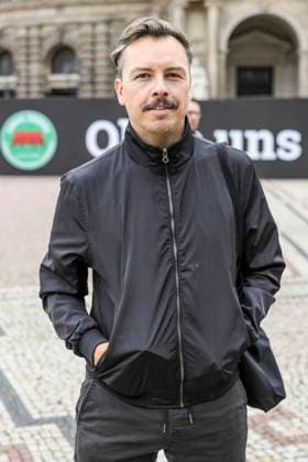 DJ Purple Disco Machine bei der Demonstration Ohne uns ist Stille der Organisation Leere Stühle auf dem Theaterplatz in der historischen Dresdner Altstadt. Künstler, Veranstalter und Unternehmen der Veranstaltungsbranche wie Caterer und Techniker demonstrieren gemeinsem, um auf die Probleme und Wichtigkeit ihrer Branche aufmerksam zu machen. Dredsen, 05.06.2020 *** DJ Purple Disco Machine at the demonstration Without us is silence of the organization Empty chairs on the Theaterplatz in Dresdens historic Old Town Artists, organizers and companies in the event industry such as caterers and technicians demonstrate together to draw attention to the problems and importance of their industry Dredsen, 05 06 2020 Foto:xM.xPatzigx xFuturexImage