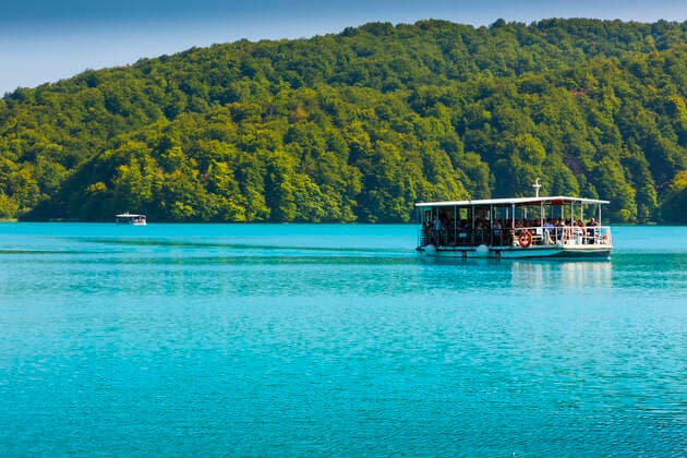 Tourist boat. Plitvice Lakes National Park. Croatia, Europe. Croatia Copyright: xMikelxBilbaox xVWPicsx M-19-11-047