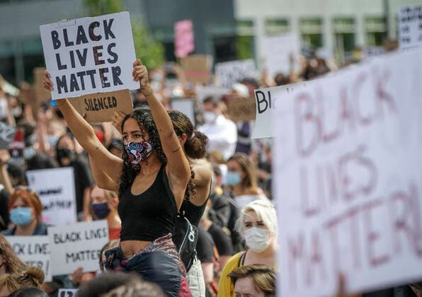 (200606) -- VANCOUVER, June 6, 2020 -- Protestors carry signs during an anti-racism rally over the death of George Floyd at Jack Poole Plaza in Vancouver, Canada, June 5, 2020. (Photo by Xinhua) CANADA-VANCOUVER-ANTI-RACISM RALLY LiangxSen 