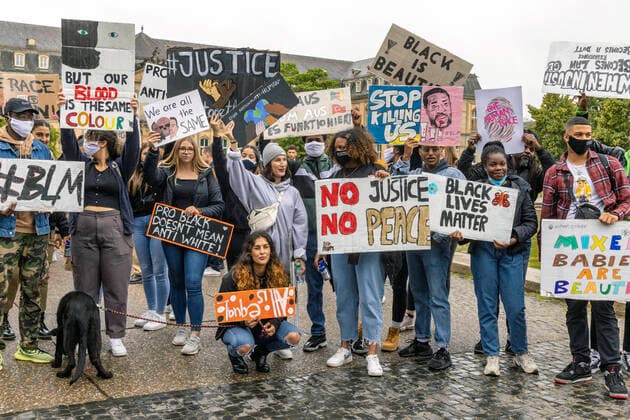Germany, Baden Württemberg, Stuttgart, 06 06 2020 Several thousand people demonstrate in Stuttgart against racism and police violence The worldwide protests under the motto Black Lives Matter were triggered by the murder of George Floyd in the USA