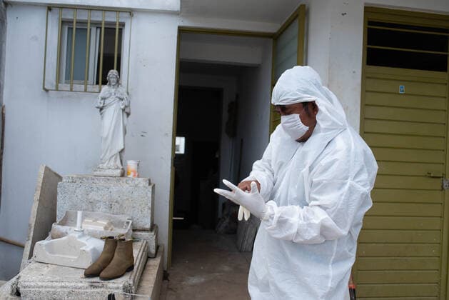 June 7, 2020, Coatepec, Veracruz, Mo xico: A crew of municipal pantheon workers carry out work to bury a woman who died of COVID-19 in Coatepec, Veracruz. With this death, the beginning of the maximum peak of infections in the entity begins, according to data from the Ministry of Health. Coatepec MÃ xico - ZUMAqp1_ 20200607_zip_qp1_018 Copyright: xHectorxAdolfoxQuintanarxPerezx