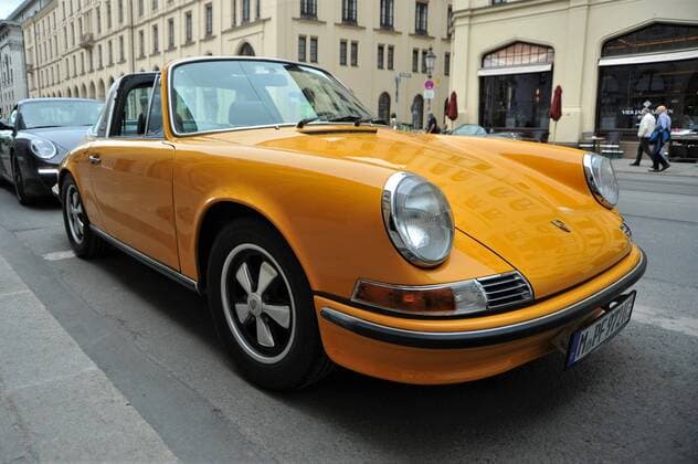 Porsche 911 T, 2 4 in Munich photo oldtimer or youngtimer with H license plate