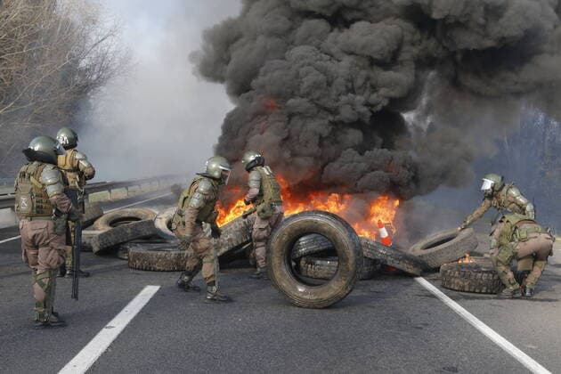 Bilder des Jahres 2020, News 06 Juni News Themen der Woche KW24 News Bilder des Tages Talca, 8 de junio de 2020 Pescadores artesanales protestas y bloquean la carretera al sur, a la altura del km 270, para defender la ley de la Jibia, entre otras demandas. Jose Robles Aton Chile, Aton_424654 *** Talca, June 8, 2020 Artisanal fishermen protest and block the road to the south at km 270 to defend the cuttlefish law, among other demands Jose Robles Aton Chile, Aton 424654  Copyright: JOSExROBLES ATONxCHILE