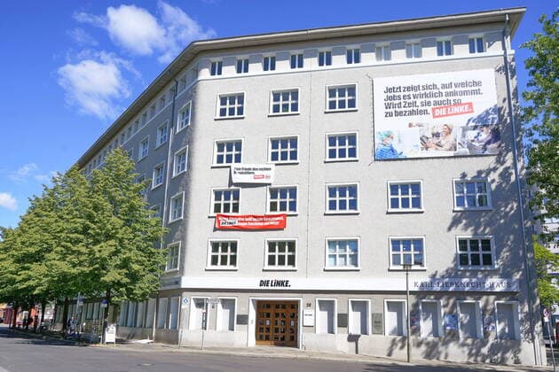 93 Party headquarters The Left Party in the Karl Liebknecht House, ROUND THE ROSA LUXEMBOURG PLATZ , Kleine Alexanderstraße, Berlin, 30 05 2020 Berlin Germany, germany Copyright: xPOP-EYE ChristianxBehringx POP-EYE_15003148