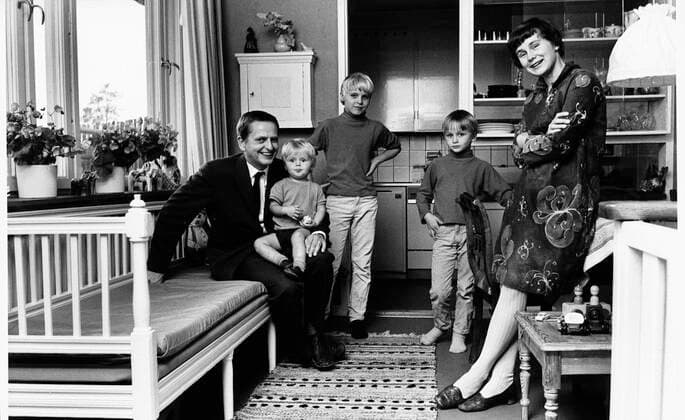 Swedish prosecutor to present findings on Olof Palme assassination on Wednesday June 10, 2020. ARCHIVE 1969 - Former Swedish Prime Minister Olof Palme with his family in the kitchen of the house in Vallingby. From left Olof, Mattias, Marten, Joakim and Lisbet. VÄLLINGBY Sweden PB-KOD:10 x10x *** Swedish prosecutor to present findings on Olof Palme assassination on Wednesday June 10, 2020 ARCHIVE 1969 Former Swedish Prime Minister Olof Palme with his family in the kitchen of the house in Vallingby From left Olof, Mattias, Marten, Joakim and Lisbet VÄLLINGBY Sweden PB KOD 10 x10x,  Copyright: xJANxDELDENx OLOF PALME AND FAMILY