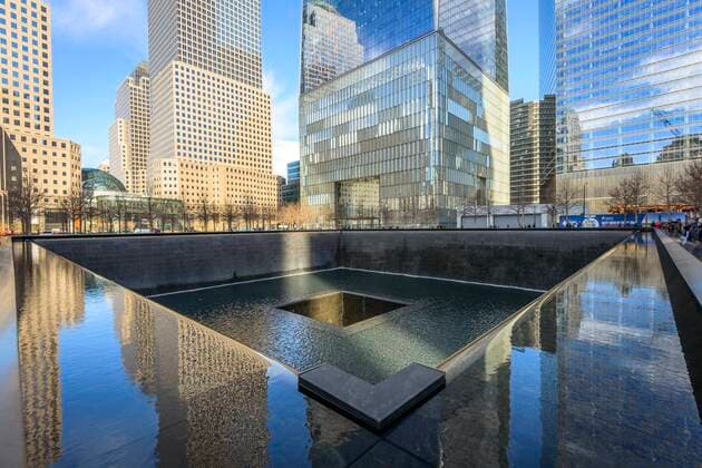  Gedenkbrunnen South Pool, Gedenkstätte World Trade Center, 9-11 Memorial, Ground Zero, Manhattan, New York City, New York, USA, Nordamerika *** South Pool Memorial Fountain, World Trade Center Memorial, 9 11 Memorial, Ground Zero, Manhattan, New York City, New York, USA, North America Copyright: imageBROKER/ValentinxWolf ibxvfw05437411.jpg