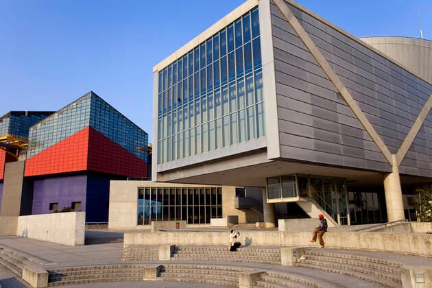 Architektur von Tadao Ando At left Osaka Aquarium. At right Suntory Museum Tempozan by Tadao Ando,port,Bay area,Osaka, Japan,Asia Osaka Kansai Japan Copyright: xLucasxVallecillos-xVWPicsx LVM-Jp.Os.4320