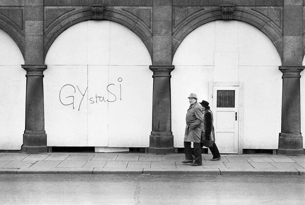 Deutschland, Leipzig, 08.01.1990. Archiv-Nr.: 12-06-21 Foto: Wandschmiererei - Gy Stasi Stadtfotos-Leipzig *** Germany, Leipzig, 08 01 1990 Archive No. 12 06 21 Photo Wall graffiti Gy Stasi City Photos Leipzig