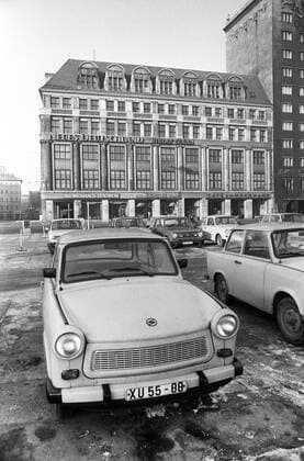 Deutschland, Leipzig, 08.01.1990. Archiv-Nr.: 12-06-11 Foto: Blick auf die Geschaeftsstelle des Neuen Deutschland Stadtfotos-Leipzig *** Germany, Leipzig, 08 01 1990 Archive No 12 06 11 Photo View of the office of the New Germany City Photo Leipzig