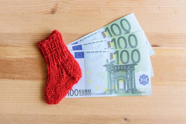 Child bonus allowance The federal government supports families in the Corona crisis with a bonus of 300 euros per child. Foto:xD.xAnoraganingrumx xFuturexImage