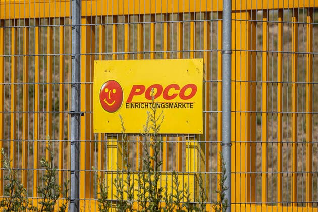 12 06 2020 , KL KaLi Kamp Lintfort , Several employees in the dispatch center warehouse of the POCO furniture stores on Norddeutschlandstraße 1 fall ill with corona