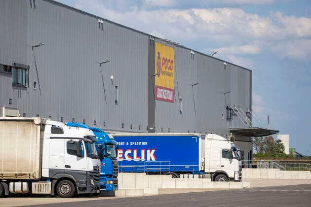12 06 2020 , KL KaLi Kamp Lintfort , Several employees in the dispatch center warehouse of the POCO furniture stores on Norddeutschlandstraße 1 fall ill with corona