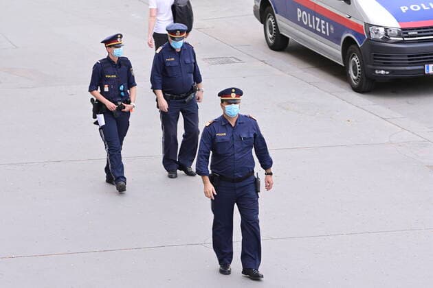 Austrian police at an anti corona demonstration in Vienna 1057307118