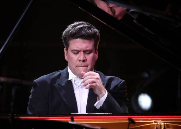Bilder des Jahres 2020, Entertainment 06 Juni Entertainment Themen der Woche KW24 Entertainment Bilder des Tages MOSCOW, RUSSIA - JUNE 13, 2020: Russian pianist Denis Matsuev performs during an online concert marking his 45th birthday as part of the Show On! project of the Okko Russian video-on-demand provider. Vyacheslav Prokofyev TASS  TS0DC626
