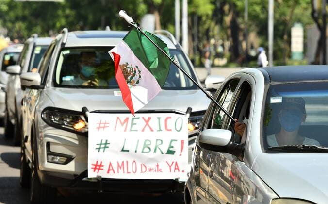 Hundreds of people take part in a caravan with their vehicles through the central avenues of Paseo de la Reforma and Juarez, to demand the resignation of President Andres Manuel Lopez Obrador, in Mexico City, Mexico, 14 June 2020. On board their cars, hundreds of Mexicans in various cities in the country protested this Sunday for the second time in less than three weeks against the president s policies. Second caravan of protest against Lopez Obrador in Mexico City !ACHTUNG: NUR REDAKTIONELLE NUTZUNG!  Copyright: xJorgexNúnezx AME6688 20200614-637277723853739849