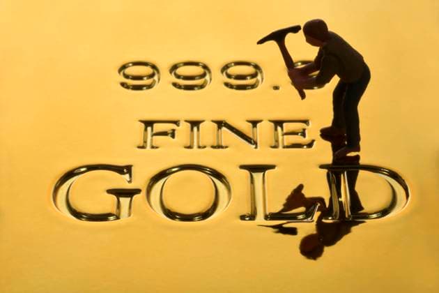 Goldgräberfigur auf Goldbarren Feingold Feinheitsgrad 999,9 Goldbarren *** Gold digger figure on gold bars fine gold fineness 999.9 gold bars