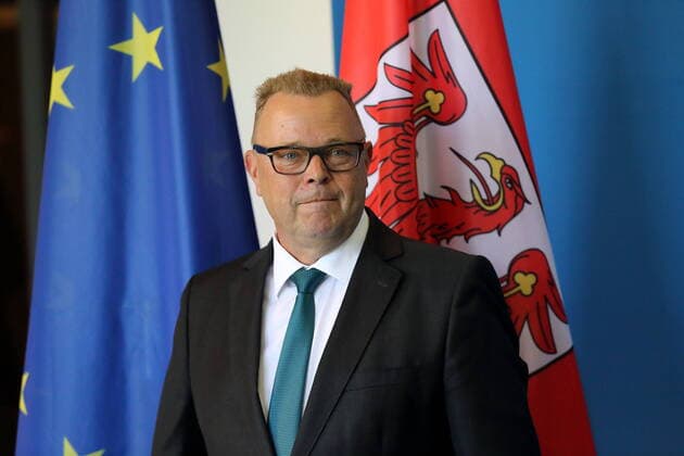 Minister of the Interior Michael Stübgen CDU before the beginning of a press conference on the decision of the Brandenburg Office for the Protection of the Constitution to put the regional association of the AfD under observation because of right-wing extremist tendencies, State Chancellery, Potsdam, 15 June 2020 Brandenburg Office for the Protection of the Constitution observes AfD