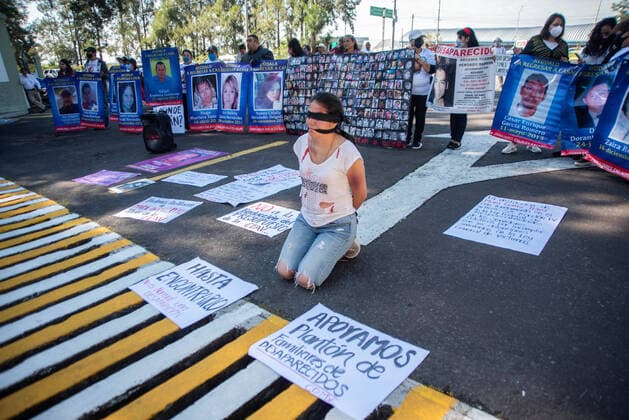 News Bilder des Tages June 15, 2020, Xalapa, Veracruz, Mo xico: During the visit of President Andres Manuel Lopez Obrador to the city of Xalapa, relatives of disappeared people held a demonstration to ask for their support and to fulfill the campaign promises. Xalapa MÃ xico - ZUMAqp1_ 20200615_zip_qp1_014 Copyright: xHectorxAdolfoxQuintanarxPerezx