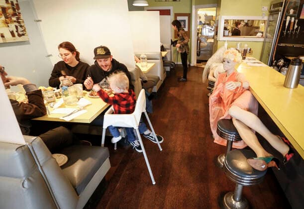 (200615) -- VANCOUVER, June 15, 2020 (Xinhua) -- Mannequins are used to block off seats at Roundel Cafe to give diners enough physical distance in Vancouver, British Columbia, Canada, on June 15, 2020. As restaurants were reopened under health safety protocols in Vancouver, the restaurant Roundel Cafe found its way by using mannequins instead of cordoned-off seats to help diners practice physical distancing. (Photo by Liang Sen Xinhua) CANADA-VANCOUVER-COVID-19-RESTAURANT-PHYSICAL DISTANCE 