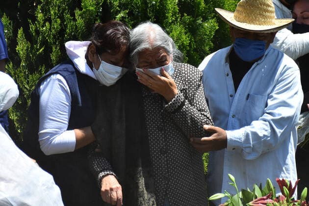 MEXICO CITY, MEXICO - JUNE 15: Relatives cry during a funeral ceremony of a person who died from suspected of the new coronavirus in a special section inside of San Isidro cemetery for bury people who died from COVID-19 infection on June 15, 2020 in Mexico City, Mexico Where: Mexico City, Mexico When: 15 Jun 2020 Credit: Eyepix Cover Images **EDITORIAL USE ONLY** Copyright: xCarlosxTischlerx 40569578 EDITORIAL USE ONLY. NOT FOR USE BY NEWSPAPERS BASED IN THE UK.