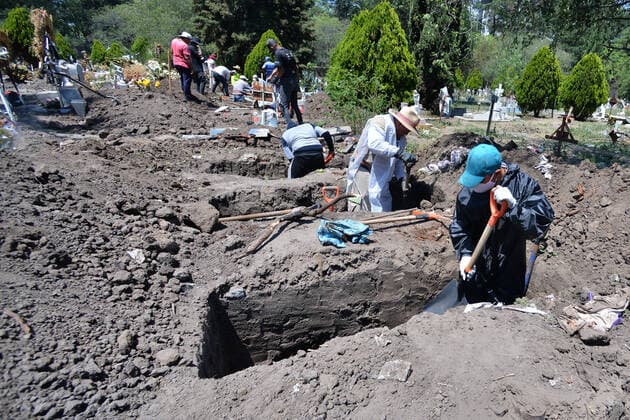 MEXICO CITY, MEXICO - JUNE 15: Workers digs graves in a newly section exclusively for bury victims who died due the COVID-19 at San Isidro cemetery in Azcapotzalco amid coronavirus pandemic on June 15, 2020 in Mexico City, Mexico Where: Mexico City, Mexico When: 15 Jun 2020 Credit: Eyepix Cover Images **EDITORIAL USE ONLY** Copyright: xCarlosxTischlerx 40569593 EDITORIAL USE ONLY. NOT FOR USE BY NEWSPAPERS BASED IN THE UK.