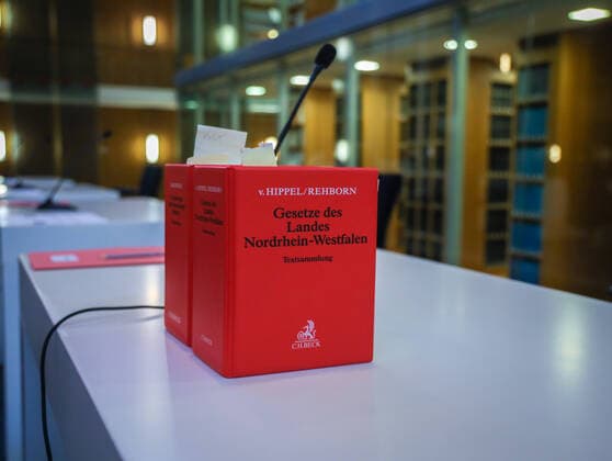 DEU, Germany, North Rhine-Westphalia, Münster, 16 06 2020 Constitutional Court for the State of North Rhine-Westphalia convenes for the first time in the entrance hall of the court building Oral hearing in the organ dispute pro