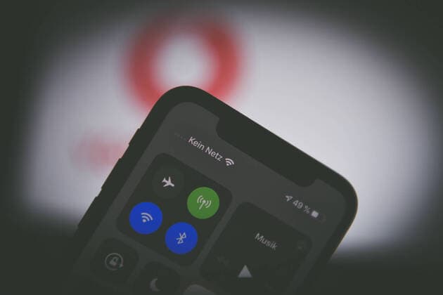 Symbolbild Netzausfall Mobilfunk, Auf einen Smartphone mit einem Mobilfunkvertrag von Vodafone ist am 16.06.2016 in Stuttgart (Baden-Württemberg) Kein Netz zu lesen. Stuttgart Baden-Württemberg Deutschland Stuttgart *** Symbol picture Network failure mobile radio, On a smartphone with a mobile phone contract from Vodafone is on 16 06 2016 in Stuttgart Baden Württemberg No network to read Stuttgart Baden Württemberg Germany Stuttgart Copyright: xonw-imagesx xMariusxBullingx