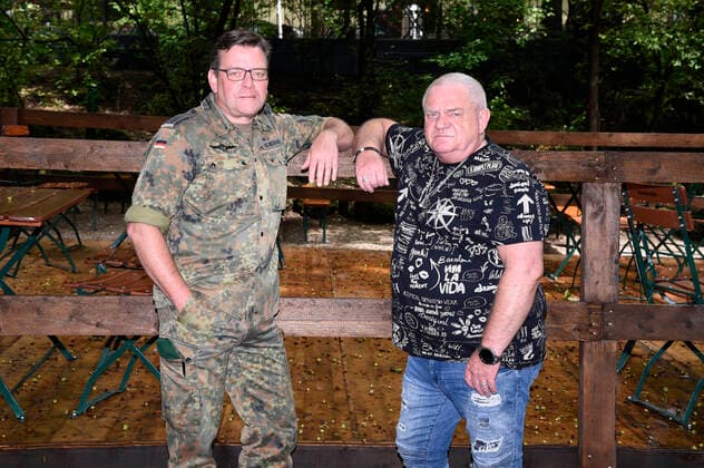 Lieutenant Colonel Christoph Scheibling and Udo Dirkschneider at the press event for the album We Are One by U D O and the Music Corps of the German Armed Forces in the Augustiner Keller Munich, 16 06 2020 Foto:xS.xAdamx xFuturexImage