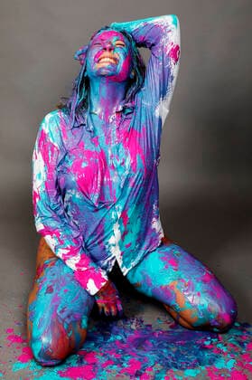 BODYART Colour Shirt Performance with Model Alena at Atelier Düsterwald Hameln, 16 06 2020 BodyArt artist Jörg Düsterwald Foto:xT.xSkupinx xFuturexImage